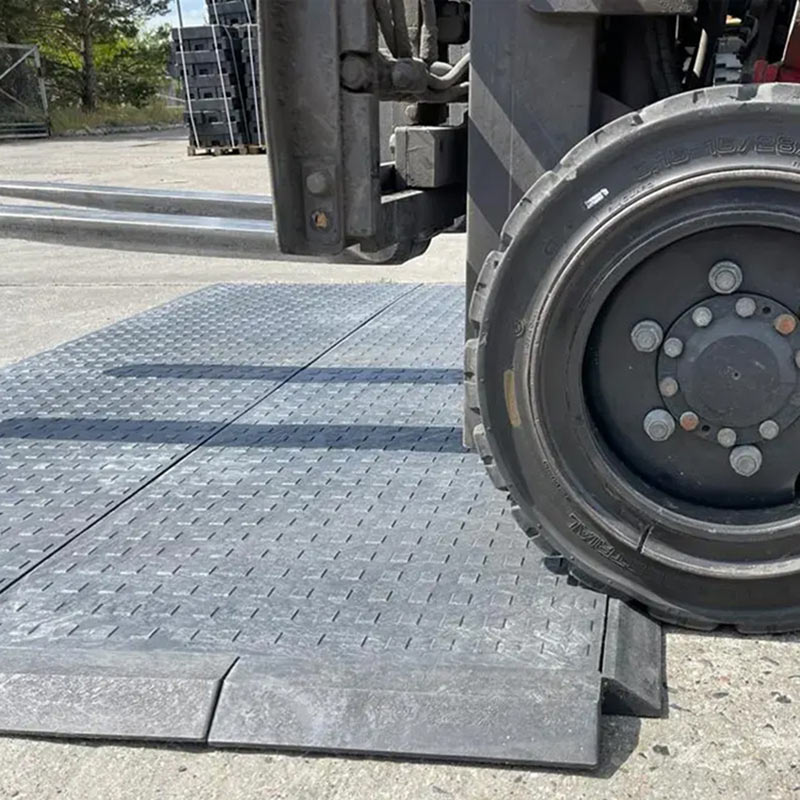 Recycled rubber interconnecting groundsafe trak mat