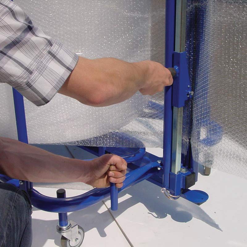 Vertical bubble wrap roller