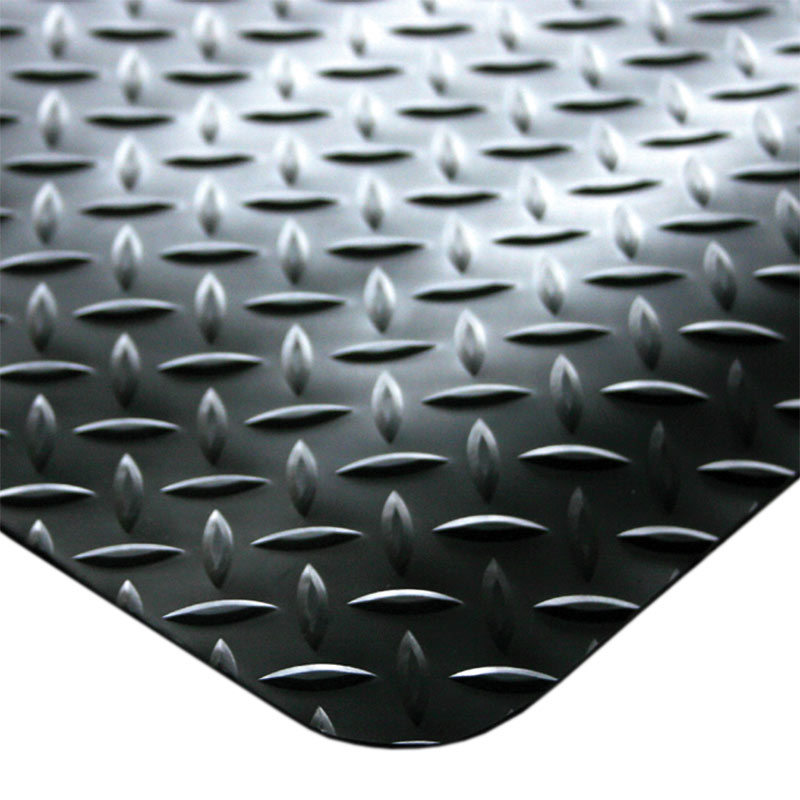 Deckplate anti-fatigue mat with diamond pattern surface