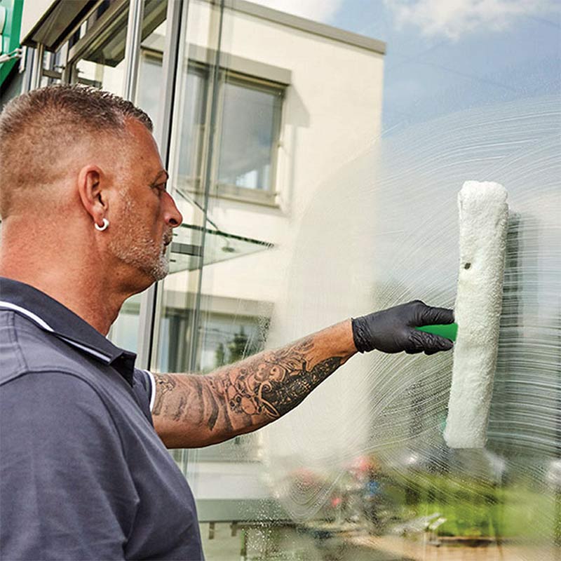 Window cleaning squeegee